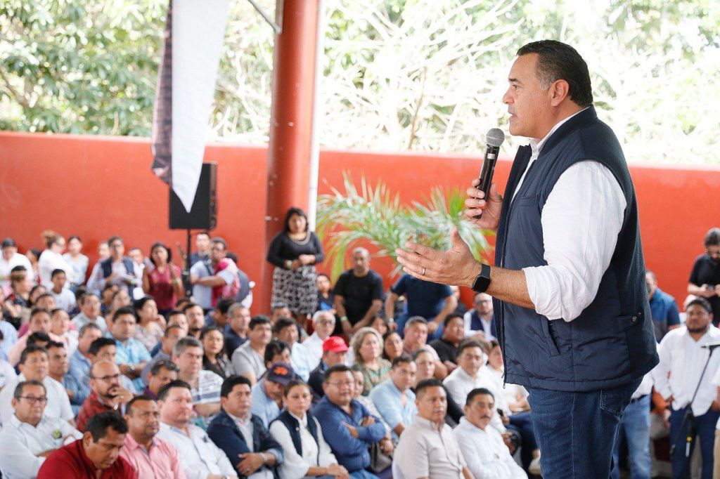 Renán Barrera acude a reunión en Motul, visitó a Doña Evelia y lo trataron como&nbsp;«candidato»