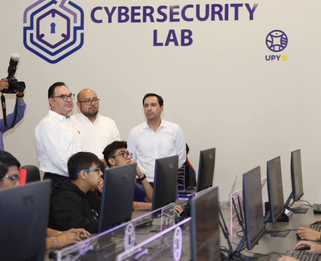 Vila Dosal estrenó laboratorio de Ciberseguridad e invita a los jóvenes a abandonar carreras&nbsp;tradicionales