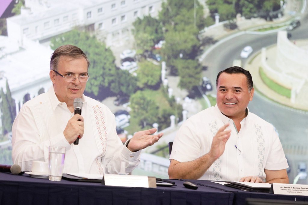 Marcelo Ebrard le pide a los alcaldes a que salgan a buscar&nbsp;inversiones