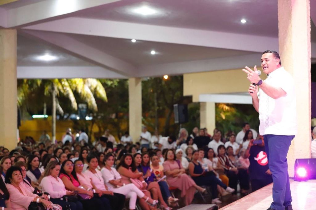 Renán Barrera: «No quiero brecha salarial», le dice a las mujeres de la&nbsp;CTM