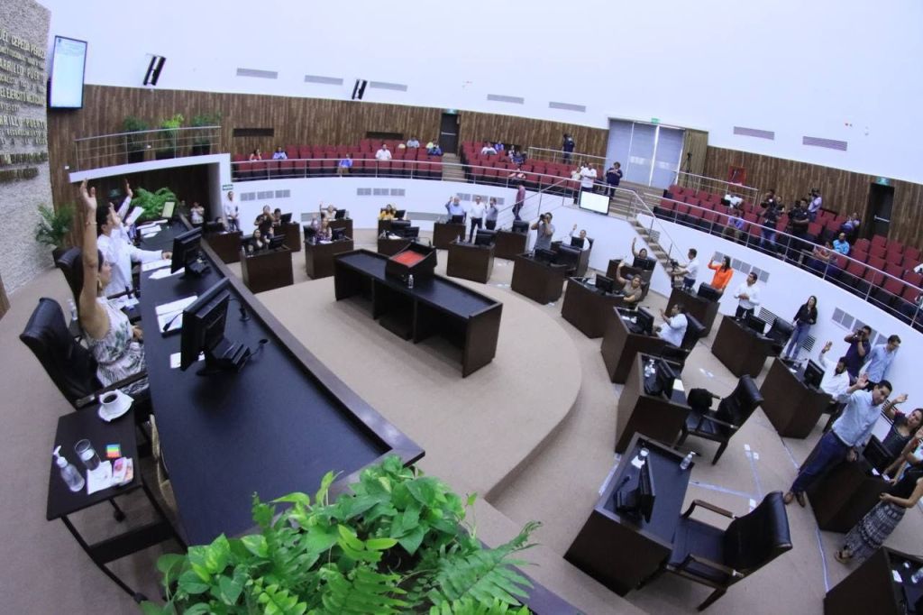 Fabiola Loeza Novelo le gana el paso a Mauricio Vila Dosal y presenta iniciativa sobre la adopción en&nbsp;Yucatán