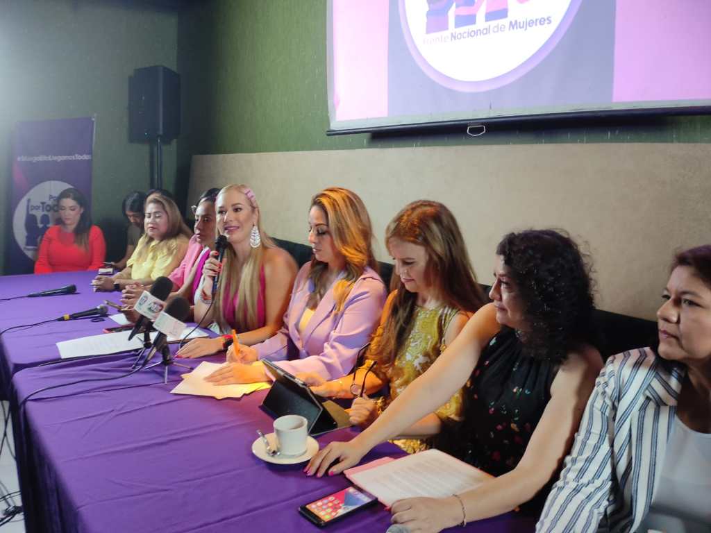 Bajo la bandera feminista, hicieron proselitismo a favor de Claudia&nbsp;Sheibaum