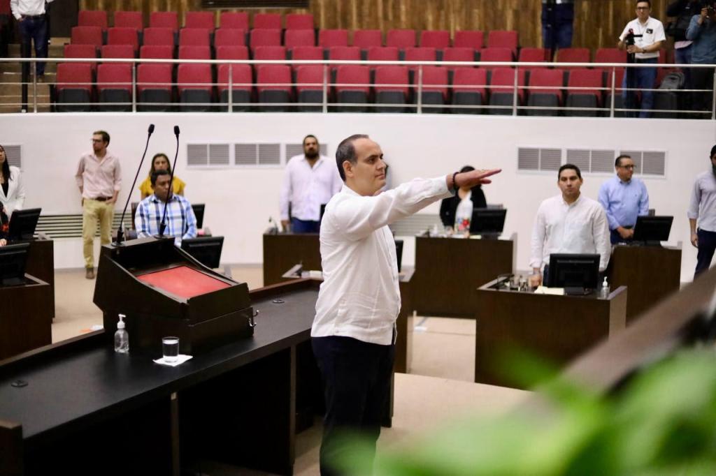 Nombran a Luis Armando Mendoza Casanova como magistrado de Yucatán en medio de gritos de&nbsp;protesta