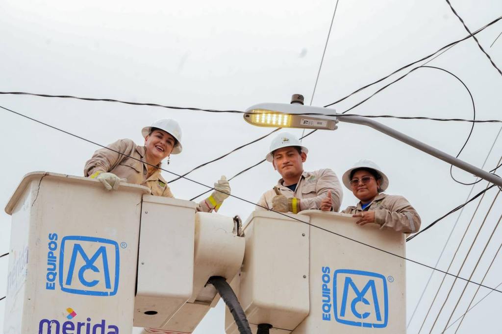 Cecilia Patrón inició la nueva iluminación de&nbsp;Mérida