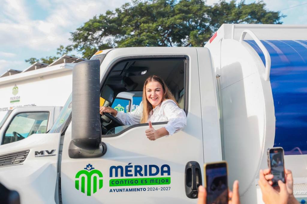 Cecilia Patrón presenta nueva maquinaria y equipo para mejorar servicios públicos y mantenimiento de&nbsp;calles