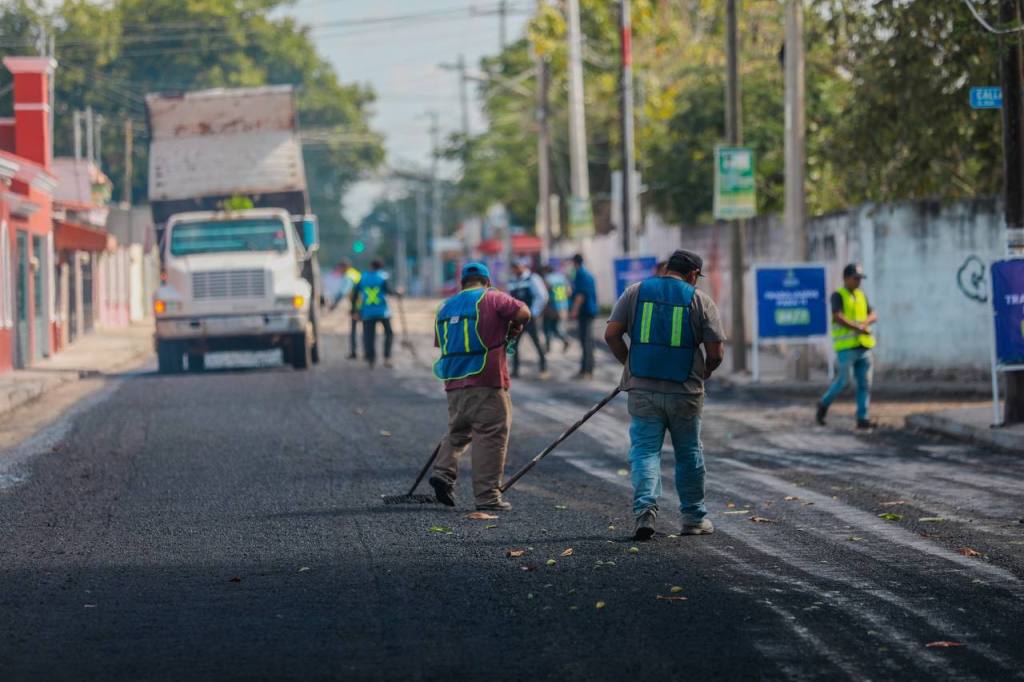 Cecilia Patrón responde petición de vecinos de la Mulsay con repavimentación de&nbsp;calles