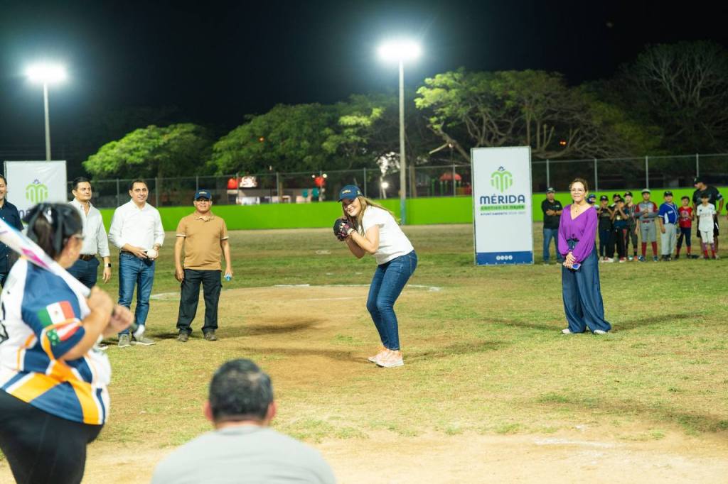 Cecilia Patrón entregó campo de béisbol en la Emiliano Zapata&nbsp;Sur
