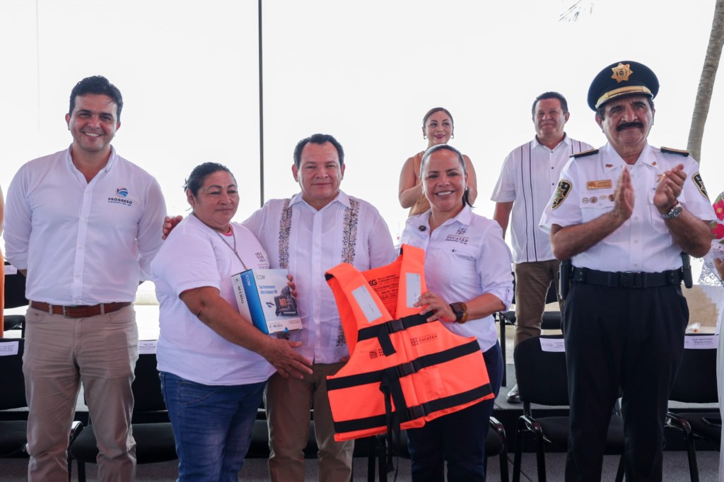 Huacho entrega chalecos salvavidas en Progreso pero pide no&nbsp;venderlos