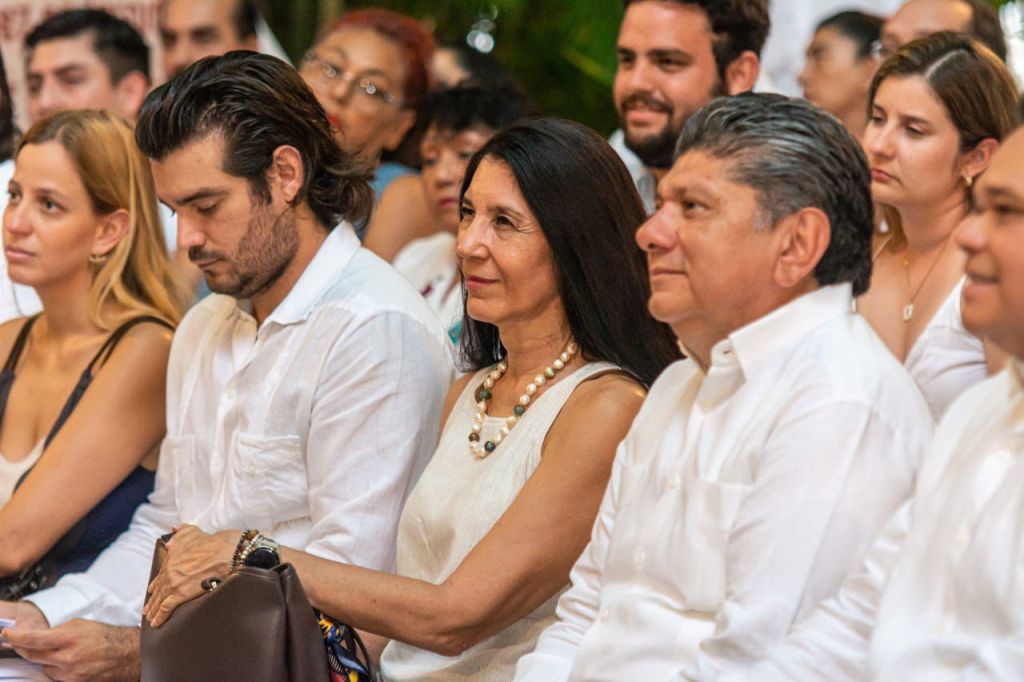 “Si el oportunismo ideológico es peligroso, el cinismo político lo es mucho más”: Gaspar Quintal ante el busto de Víctor&nbsp;Cervera