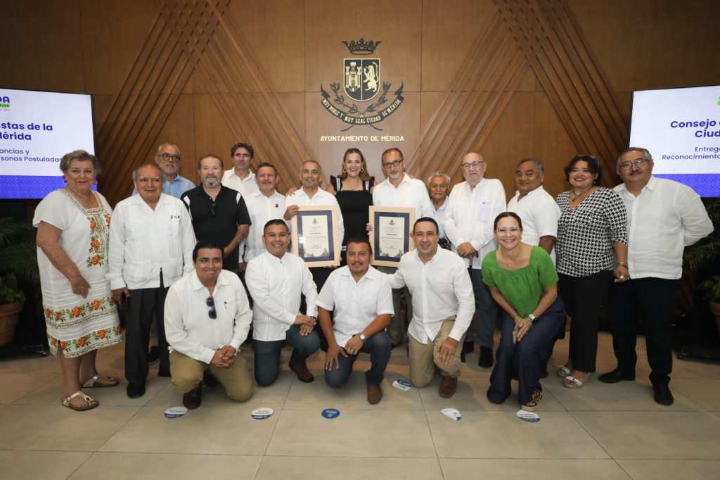 Cecilia Patrón entregó nombramiento a los dos nuevos integrantes del Consejo de Cronistas de&nbsp;Mérida