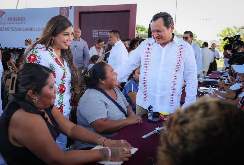 Mujeres Renacimiento «El programa más bonito del Renacimiento Maya» Huacho Díaz&nbsp;Mena
