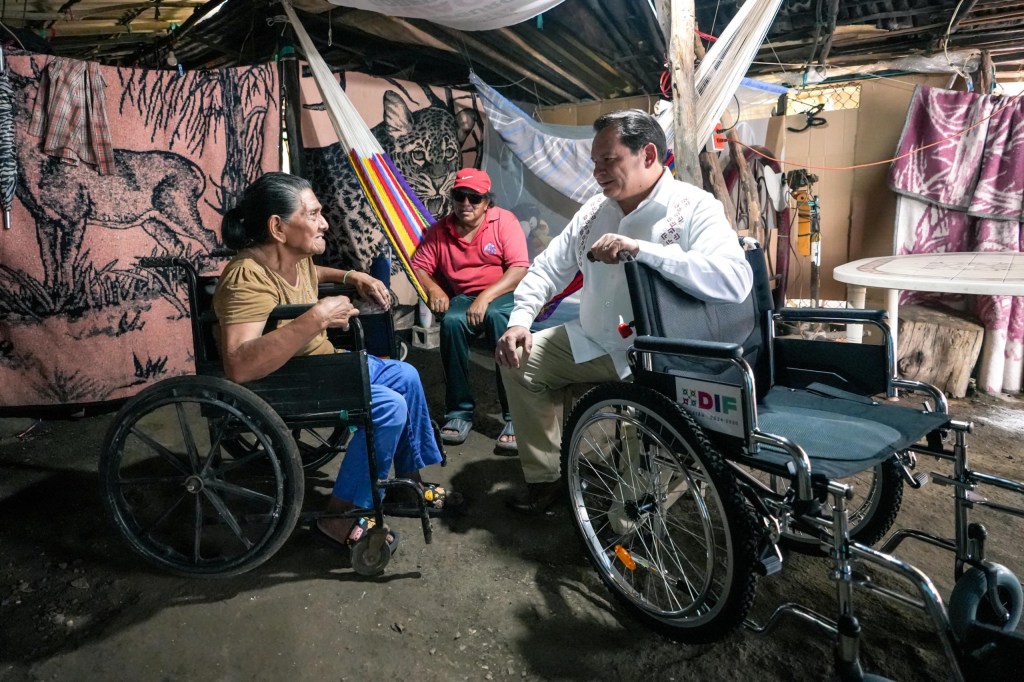 Díaz Mena cambia la vida de una familia en&nbsp;Tahmek