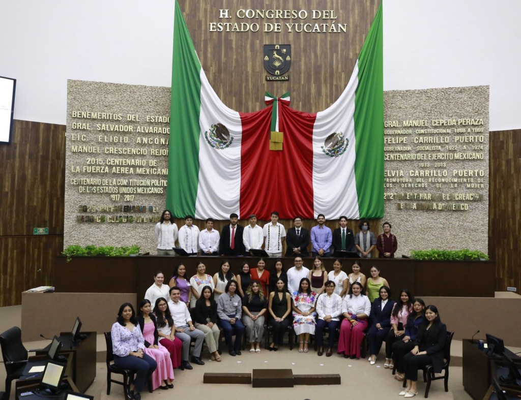 Con propuestas en IA y en paridad de género cerró el parlamento&nbsp;juvenil