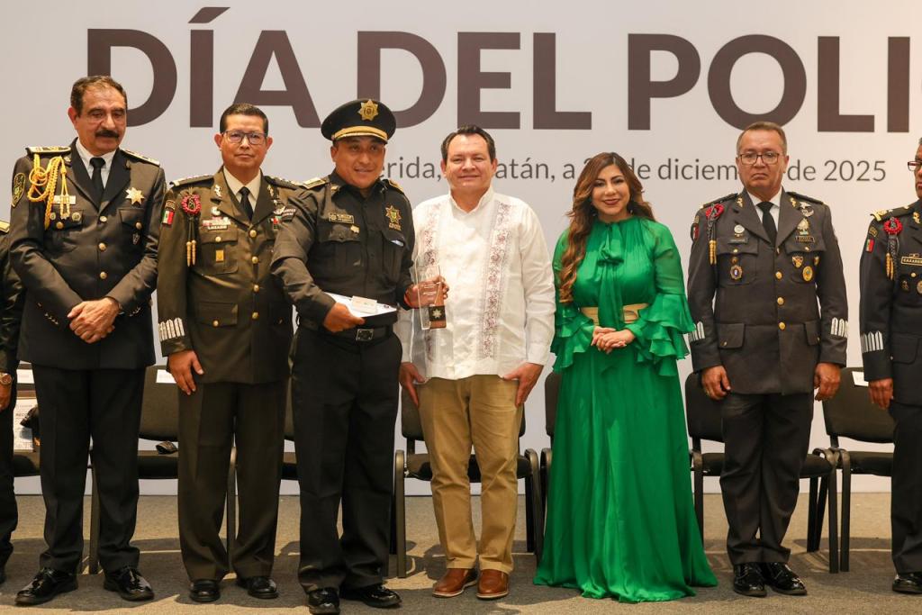 Espaldarazo de Joaquín Díaz Mena a Saidén Ojeda en el día del&nbsp;policía