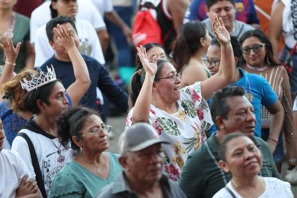 Reconoce y agradece Cecilia Patrón a elementos de la policía y servicios públicos de Mérida por hacer el carnaval familiar y&nbsp;seguro