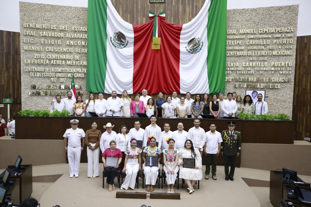 LXIV Legislatura entrega por primera vez el reconocimiento al mérito juvenil “Efraín Calderón&nbsp;Lara”