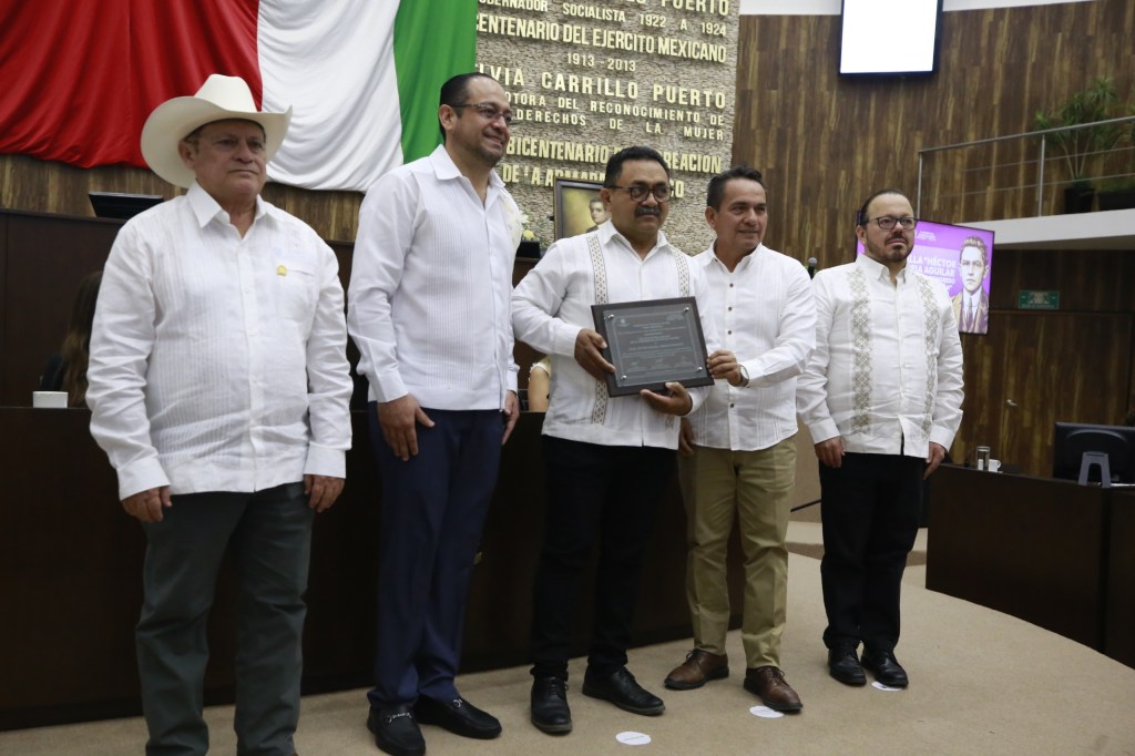 Entregan Medalla “Héctor Victoria Aguilar” al pintor Víctor Argáez&nbsp;Sánchez